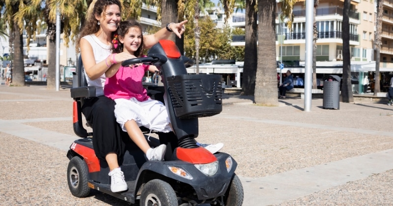 אל תתנו לכאב לעצור אתכם! אלו הן 6 דרכים להתניידות לכל מקום בקלות